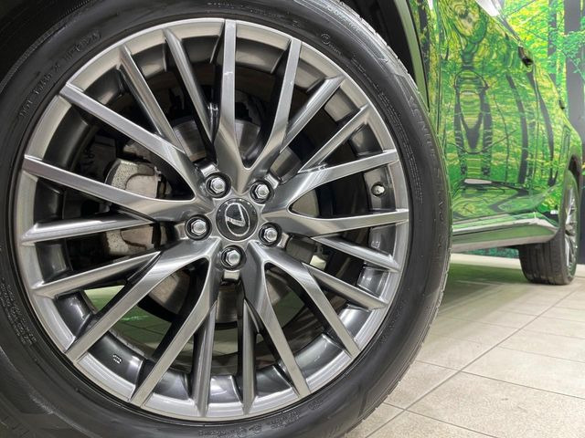 �y����18�C���`�A���~�z�C�[���z�O�ςɃ}�b�`���������A���~�z�C�[���𑕒����Ă���܂��B�e��ЊO�A���~�z�C�[����A�X�^�b�h���X�^�C�����戵�����Ă���܂��B���񂲑��k����������