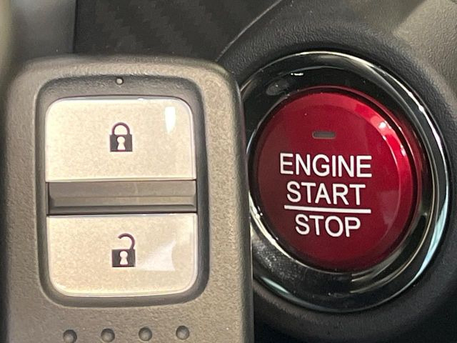 �yHonda�X�}�[�g�L�[�z�J�o����|�P�b�g�ɓ��ꂽ�܂܂ł��h�A�̎{���E�������\�ȃX�}�[�g�L�[�𑕔��B�G���W���̃I���E�I�t�����J�M�����o���K�v����������Ƃ��Ă��֗��ł���