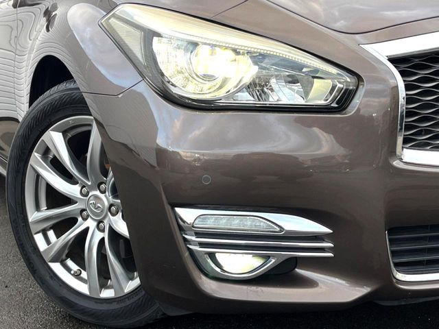 �yLED�w�b�h���C�g�z���V����ԑ��s�����ǍD�Ȏ��E���m�ۂ����S���ĉ^�]�ł��鍂�P�xLED�w�b�h���C�g�𑕔�!�_�����x�������A����d�͂��}�����Ă��܂��B