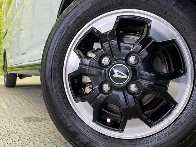 �y����12�C���`�A���~�z�C�[���z�O�ςɃ}�b�`���������A���~�z�C�[���𑕒����Ă���܂��B�e��ЊO�A���~�z�C�[����A�X�^�b�h���X�^�C�����戵�����Ă���܂��B���񂲑��k����������