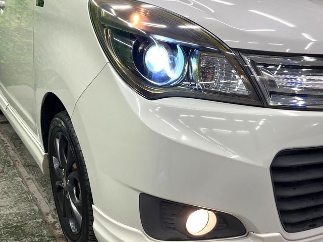 【HIDヘッドライト】非常に明るく前方を照らしてくれるので、悪天候や夜間の走行時も視界良好で安心してお乗りいただけます。