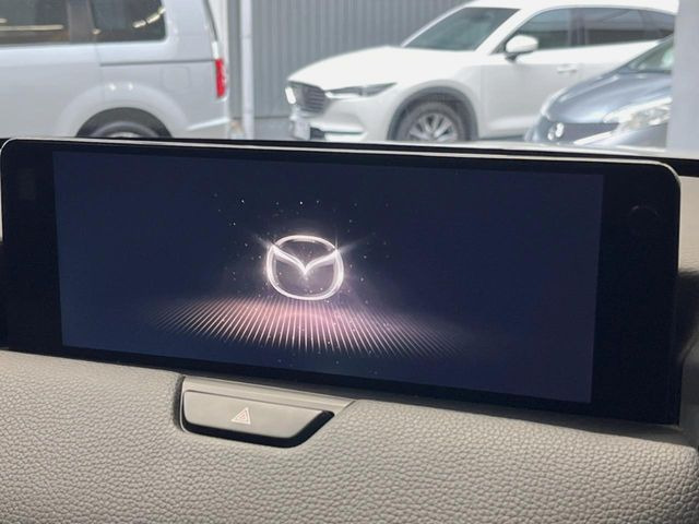 �y12.3�C���`�}�c�_�R�l�N�g�z�ԓ��̕��͋C�Ƀ}�b�`������^�f�B�X�v���C�B�X�}�z�ڑ��ł̃i�r�g�p��Bluetooth�Đ����A�l�X�ȋ@�\���y���߂܂��B�����I�ȃ_�C�������삪�\�ŁA�g��������ǍD�ł��B