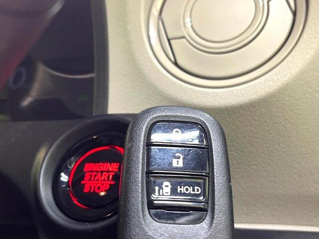 �yHonda�X�}�[�g�L�[�z�J�o����|�P�b�g�ɓ��ꂽ�܂܂ł��h�A�̎{���E�������\�ȃX�}�[�g�L�[�𑕔��B�G���W���̃I���E�I�t�����J�M�����o���K�v����������Ƃ��Ă��֗��ł���
