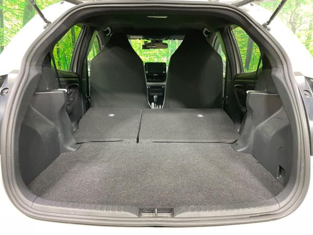 ���i�̂���������ʋ΁A���}���ɏ\���ȉ׎��X�y�[�X���m�ۂ��Ă���܂��B�Z�J���h�V�[�g��|���ƁA�傫�ȉו��̐ύڂ��\�ł���