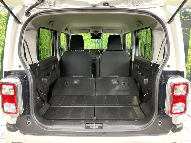 ���i�̂���������ʋ΁A���}���ɏ\���ȉ׎��X�y�[�X���m�ۂ��Ă���܂��B�Z�J���h�V�[�g��|���ƁA�傫�ȉו��̐ύڂ��\�ł���