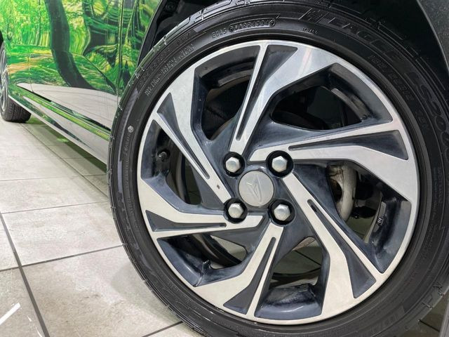 �y����15�C���`�A���~�z�C�[���z�O�ςɃ}�b�`���������A���~�z�C�[���𑕒����Ă���܂��B�e��ЊO�A���~�z�C�[����A�X�^�b�h���X�^�C�����戵�����Ă���܂��B���񂲑��k����������