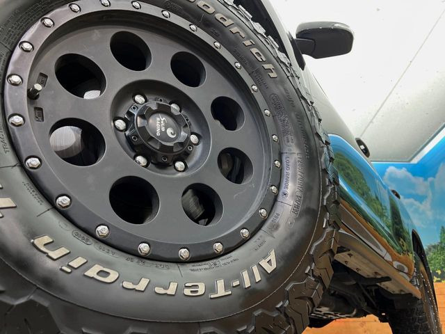 【17インチアルミホイール】外観にマッチしたアルミホイールを装着しております。各種アルミホイールや、スタッドレスタイヤも取扱いしております。是非ご相談ください♪