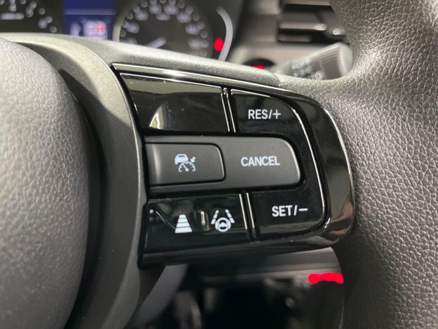 【アダプティブクルーズコントロール】高速道路での長距離走行が楽に!!自動で速度を保つクルーズコントロールが、衝突軽減システムと連携し、前方の車両を感知して車間を保つように速度調節してくれます!!