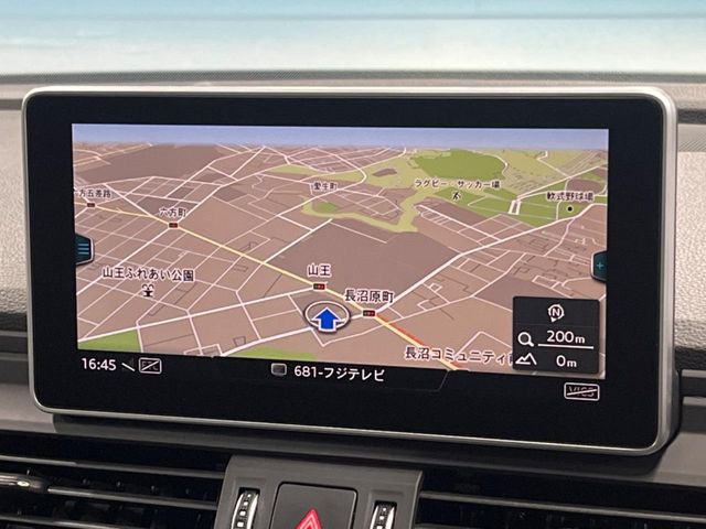 �������i�r:��̊��̂���i�r�́A����������ԓ������o���Ă���܂��B�I�[�f�B�I�@�\���[�����Ă���܂��̂ŁA�^�]�����y���߂܂���