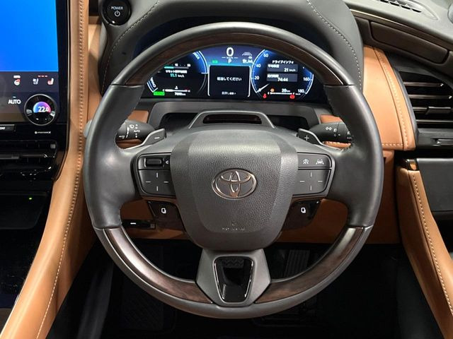 インテリアに合わせたデザインのステアリングは、運転される方のことも考え、運転しやすい形状、大きさです。是非一度、実際に触ってお確かめください。