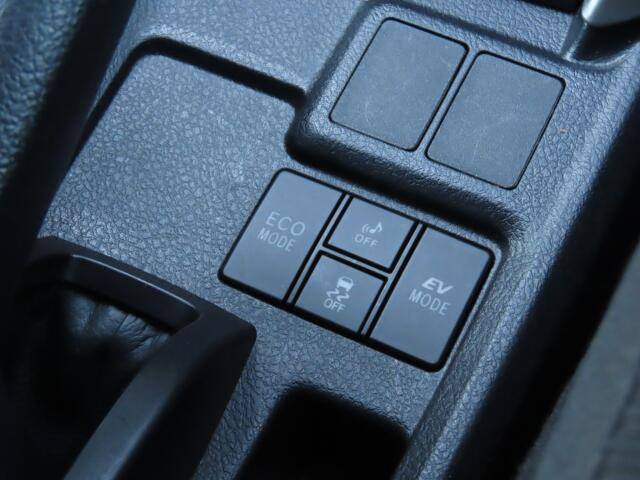 ������E�X�s���h�~�̈��S���u�𑕔����Ă���܂��B�����I�Ƀu���[�L�E�A�N�Z���𐧌䂵�ċ��������肳���鑕�u�ł��B�����Ƃ����������S�̑����ł��B