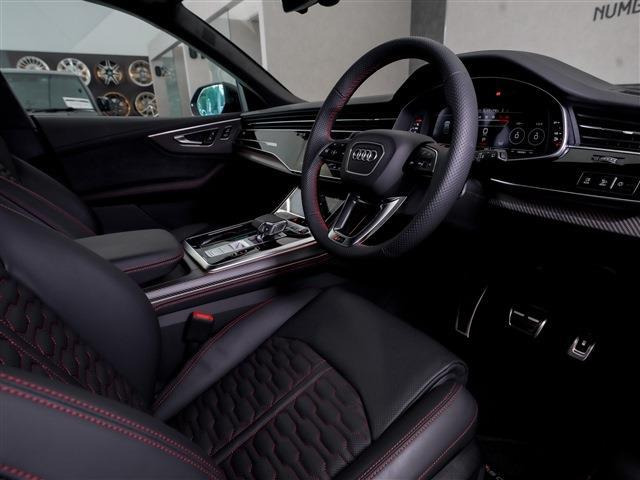 �V���v�������炳�ꂽ�g���₷���C���p�l�f�U�C���ƂȂ��Ă���܂��B