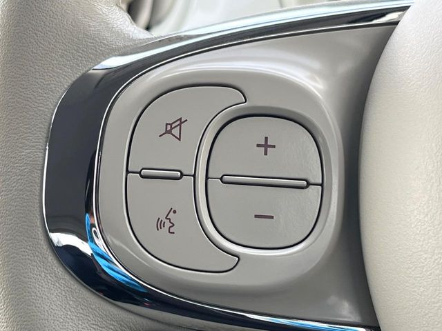 ���}���`�t�@���N�V�����X�e�A�����O:�n���h���̍��E�̃{�^���ŃI�[�f�B�I�̑I���≹�ʂ̒��߂��\�ł��B�n���h�����������������ł���̂ň��S�ł��ˁ�