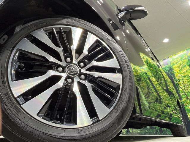 【純正18インチアルミホイール】外観にマッチした純正アルミホイールを装着しております。各種社外アルミホイールや、スタッドレスタイヤも取扱いしております。是非ご相談ください♪