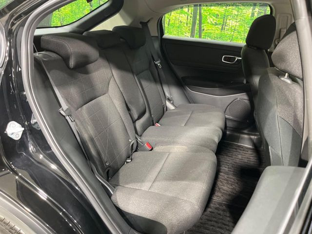後部座席も気になるようなキズ・汚れやへたり等、大きなダメージはなく、良好な状態です。
