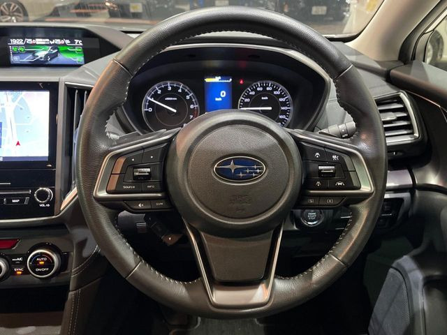 �y�����v�����X�e�A�����O�z�㎿�Ȋv���g�p���邱�ƂŁA��ɂ����������݂ƂĂ��^�]���₷���n���h���ł���