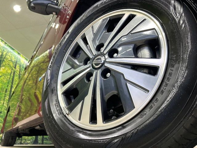 �y����15�C���`�A���~�z�C�[���z�O�ςɃ}�b�`���������A���~�z�C�[���𑕒����Ă���܂��B�e��ЊO�A���~�z�C�[����A�X�^�b�h���X�^�C�����戵�����Ă���܂��B���񂲑��k����������