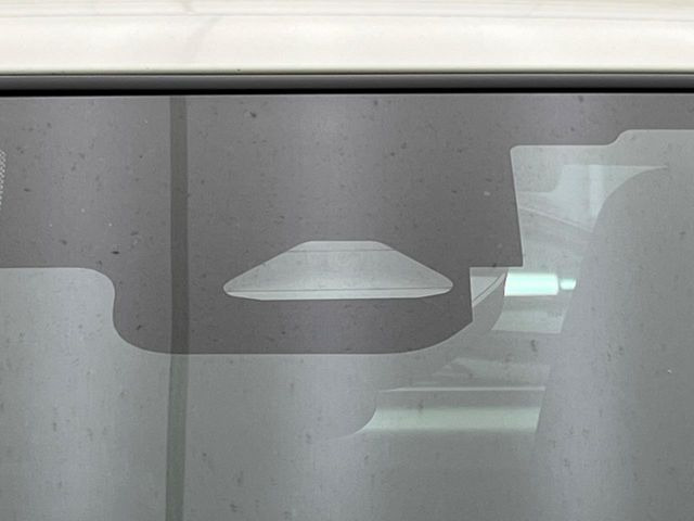 【トヨタセーフティセンス】走行中に前方の車両等を認識し、衝突しそうな時は警報とブレーキで衝突回避と被害軽減をアシスト。より安全にドライブをお楽しみいただけます。