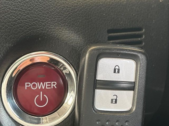 �y�X�}�[�g�L�[�z�J�o����|�P�b�g�ɓ��ꂽ�܂܂ł��h�A�̎{���E�������\�ȃX�}�[�g�L�[�𑕔��B�G���W���̃I���E�I�t�����J�M�����o���K�v����������Ƃ��Ă��֗��ł���