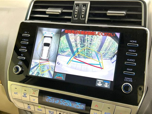 【パノラミックビューモニター】専用のカメラにより、上から見下ろしたような視点で360度クルマの周囲を確認することができます☆縦列駐車や幅寄せ時に活躍してくれます♪