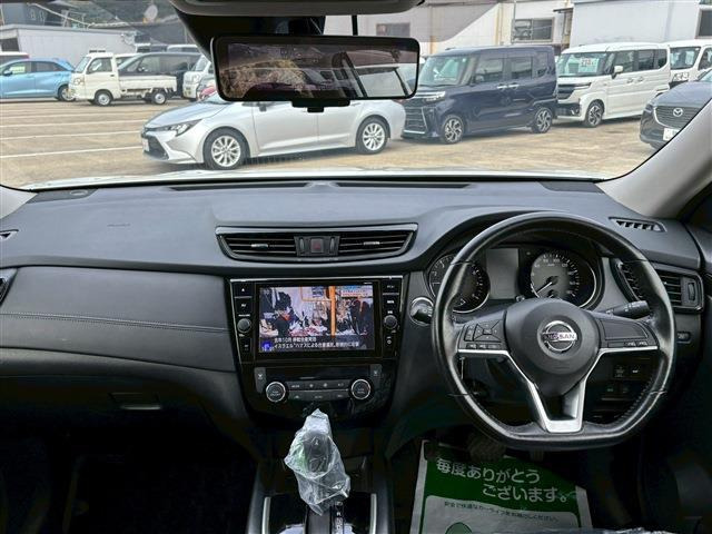 エクストレイル2.0 モード・プレミア 3列車