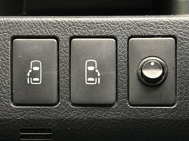 �y�����X���C�h�h�A�z���ԏ�ŗׂ̎ԂƂ̊Ԋu���������ɂ������A�X���C�h�h�A�Ȃ���S!�h�A�I�[�v������������炸�A�J�������L���̂ŏ��~�肪�Ƃ��Ă��ȒP�ł��B�傫�ȉו��̏o���������Ȃ���\��