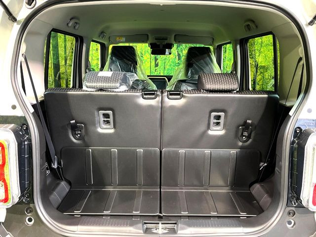 ���i�̂���������ʋ΁A���}���ɏ\���ȉ׎��X�y�[�X���m�ۂ��Ă���܂��B�Z�J���h�V�[�g��|���ƁA�傫�ȉו��̐ύڂ��\�ł���