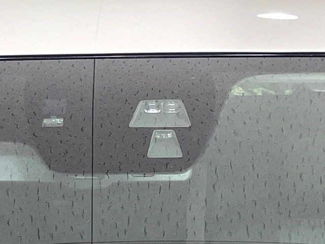 �y�X�}�[�g�u���[�L�T�|�[�g�z���s���ɑO���̎ԗ�����F�����A�Փ˂������Ȏ��͌x��ƃu���[�L�ŏՓˉ���Ɣ�Q�y�����A�V�X�g�B�����S�Ƀh���C�u�����y���݂��������܂��B