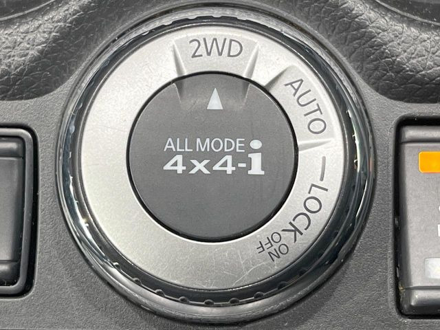 �y�I�[�����[�h4&times;4�z2WD/4WD���[�h����y�ɐ؂�ւ��\�B�R��d����2WD�A�X�^�b�N���ɖ𗧂�LOCK�AAUTO���[�h�ł�4WD�̔z���������Œ������A�H�ʏ󋵂��킸���肵��������T�|�[�g�B