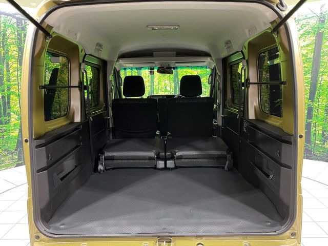 ���i�̂���������ʋ΁A���}���ɏ\���ȉ׎��X�y�[�X���m�ۂ��Ă���܂��B�Z�J���h�V�[�g��|���ƁA�傫�ȉו��̐ύڂ��\�ł���