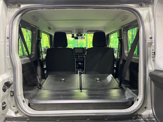 ���i�̂���������ʋ΁A���}���ɏ\���ȉ׎��X�y�[�X���m�ۂ��Ă���܂��B�Z�J���h�V�[�g��|���ƁA�傫�ȉו��̐ύڂ��\�ł���