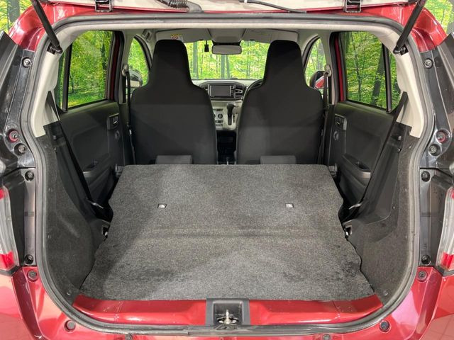 ���i�̂���������ʋ΁A���}���ɏ\���ȉ׎��X�y�[�X���m�ۂ��Ă���܂��B�Z�J���h�V�[�g��|���ƁA�傫�ȉו��̐ύڂ��\�ł���