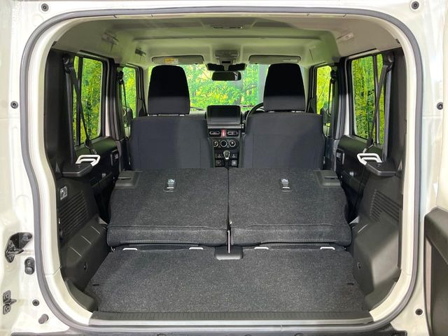 ���i�̂���������ʋ΁A���}���ɏ\���ȉ׎��X�y�[�X���m�ۂ��Ă���܂��B�Z�J���h�V�[�g��|���ƁA�傫�ȉו��̐ύڂ��\�ł���