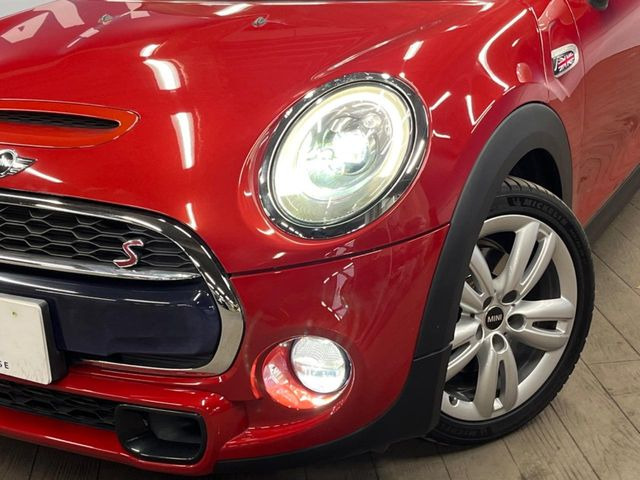 ��LED�w�b�h���C�g:��ԑ��s�����ǍD�Ȏ��E���m�ۂ����S���ĉ^�]�ł��鍂�P�xLED�w�b�h���C�g�𑕔�!�_�����x�������A����d�͂��}�����Ă��܂��B