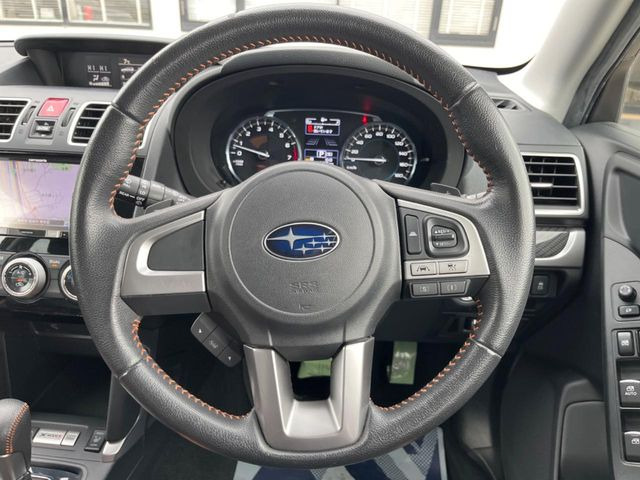 �y�����v�����X�e�A�����O�z�㎿�Ȋv���g�p���邱�ƂŁA��ɂ����������݂ƂĂ��^�]���₷���n���h���ł���