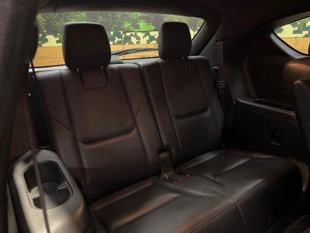 3列目シートはもちろん状態良好☆大人でもゆったりと座って頂けますので、大人数でのお出かけもラクラクです♪ご家族で、気の知れた仲間で、ドライブに行くのが楽しみですね♪