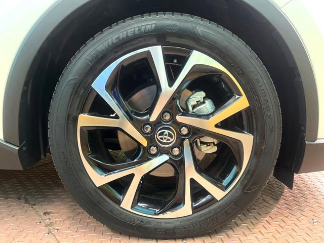 �y����15�C���`�A���~�z�C�[���z�O�ςɃ}�b�`���������A���~�z�C�[���𑕒����Ă���܂��B�e��ЊO�A���~�z�C�[����A�X�^�b�h���X�^�C�����戵�����Ă���܂��B���񂲑��k����������