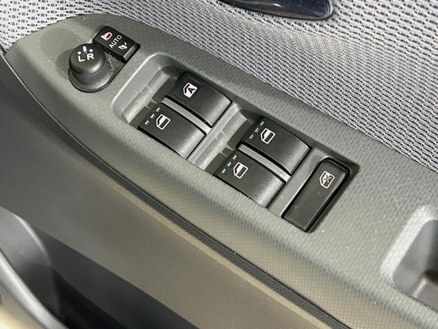 �y�d���i�[�~���[�z�T�C�h�~���[�͓d���i�[���ƂȂ��Ă���A�������ԏ�ł��L�Y�������X�N��}�����܂��B