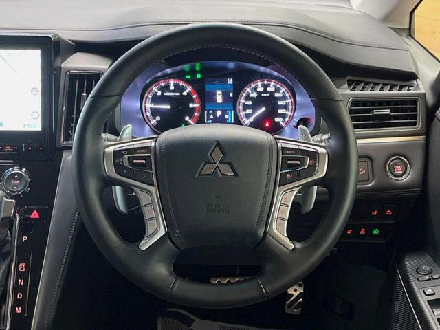 �y�����v�����X�e�A�����O�z�㎿�Ȋv���g�p���邱�ƂŁA��ɂ����������݂ƂĂ��^�]���₷���n���h���ł���