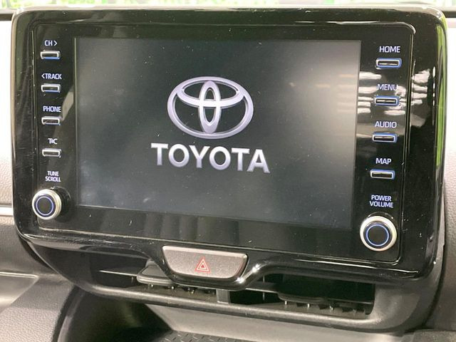 �y8�C���` �f�B�X�v���C�I�[�f�B�I�z���ʂ̃f�B�X�v���C��AppleCarPlay��AndroidAuto�����p�\�B�傫�ȉ�ʂŃX�}�z�i�r�A�v���������p���������܂���