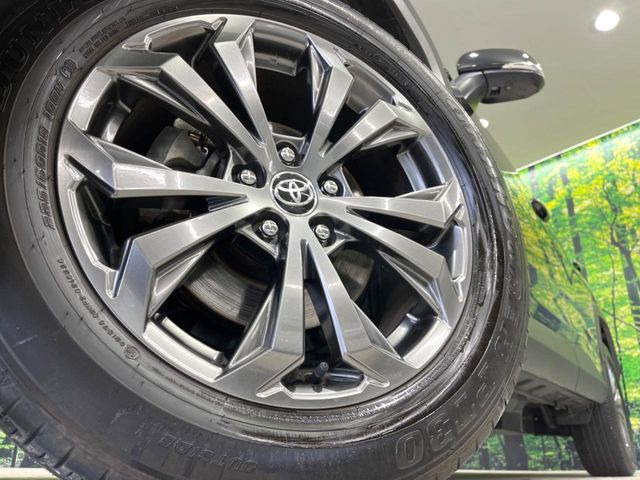 【純正18インチアルミホイール】外観にマッチした純正アルミホイールを装着しております。各種社外アルミホイールや、スタッドレスタイヤも取扱いしております。是非ご相談ください♪