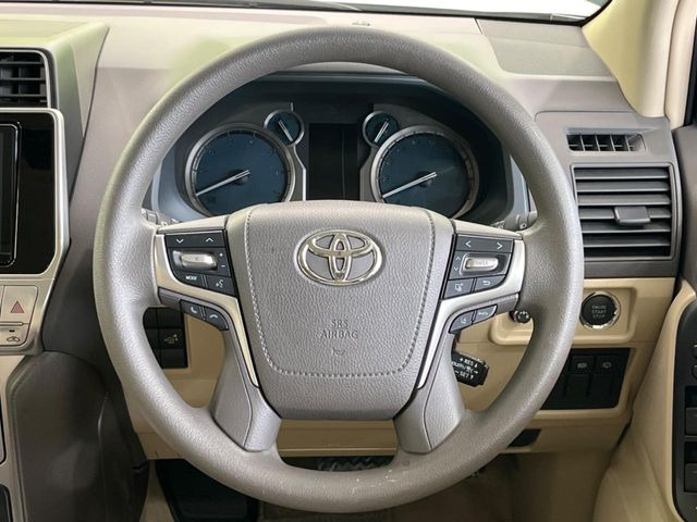 ステアリングも使用感が少なく、きれいな状態となっております♪