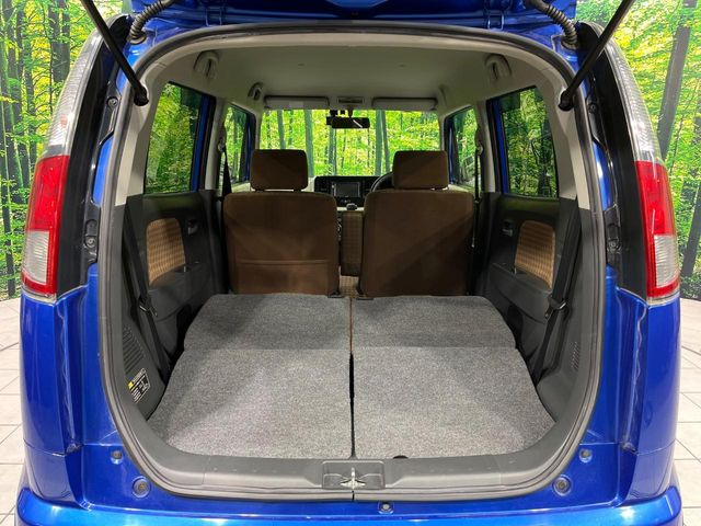 ���i�̂���������ʋ΁A���}���ɏ\���ȉ׎��X�y�[�X���m�ۂ��Ă���܂��B�Z�J���h�V�[�g��|���ƁA�傫�ȉו��̐ύڂ��\�ł���