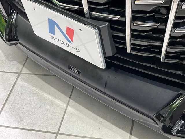 【TRDエアロ】人気のTRDエアロを装備!クルマの外観がよりスタイリッシュになり、街中で存在感あふれる1台に♪将来買い替える時にもリセールに影響しやすく、価値ある人気の装備です!