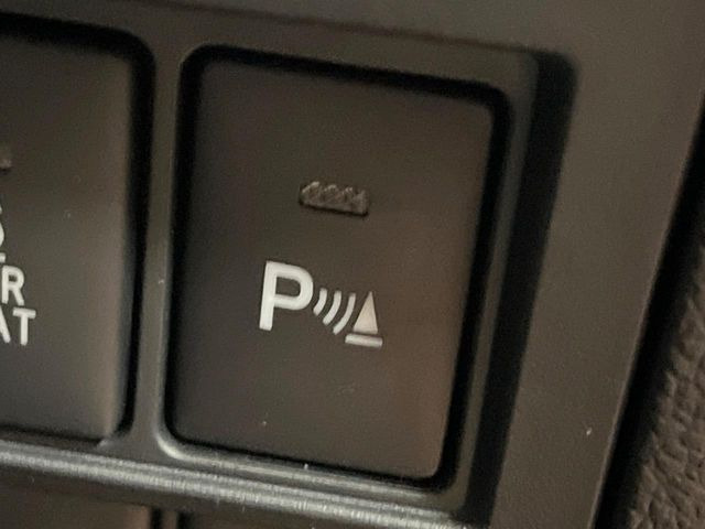 【クリアランスソナー】バンパーに付いたセンサーが障害物を検知!一定の距離に近づくとアラートで教えてくれます♪狭い駐車スペースや車庫入れ時も安心ですね☆