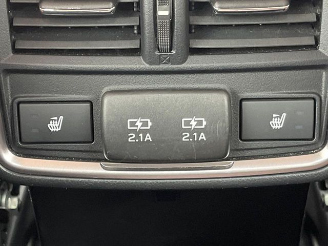 【前席+後席シートヒーター】寒い日に重宝するシートヒーターを後席にも装備!エアコンより早く温まってくれるので寒がりの人も安心ですね♪エアコンの温風は乾燥するから苦手、という方にもをおすすめです。