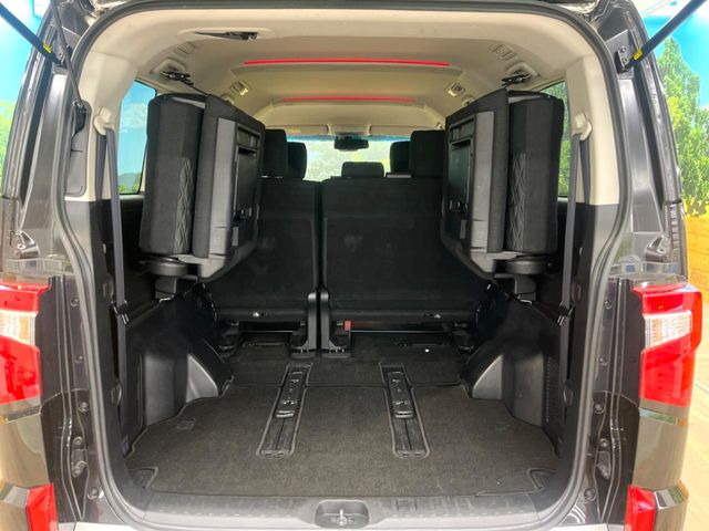 ���i�̂���������ʋ΁A���}���ɏ\���ȉ׎��X�y�[�X���m�ۂ��Ă���܂��B�Z�J���h�V�[�g��|���ƁA�傫�ȉו��̐ύڂ��\�ł���