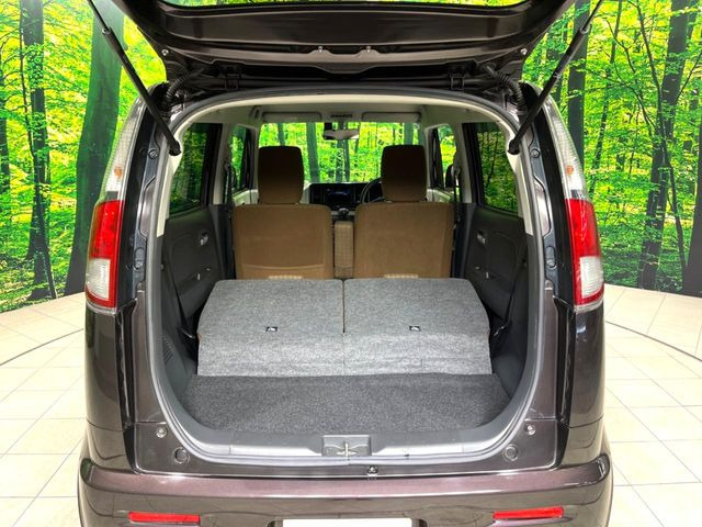 ���i�̂���������ʋ΁A���}���ɏ\���ȉ׎��X�y�[�X���m�ۂ��Ă���܂��B�Z�J���h�V�[�g��|���ƁA�傫�ȉו��̐ύڂ��\�ł���