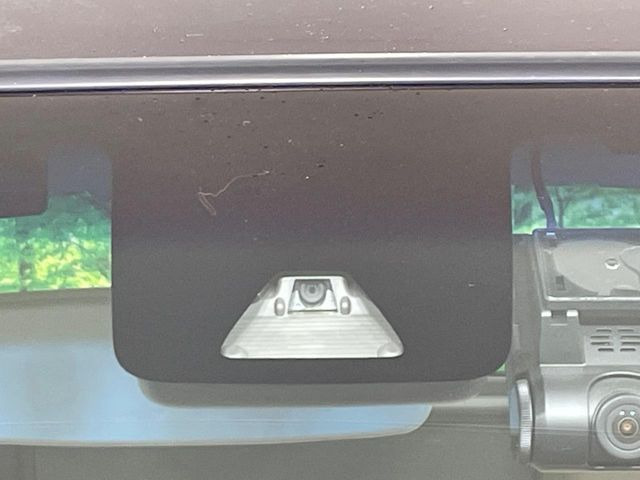 �y�X�}�[�g�A�V�X�g�z���s���ɑO���̎ԗ�����F�����A�Փ˂������Ȏ��͌x��ƃu���[�L�ŏՓˉ���Ɣ�Q�y�����A�V�X�g�B�����S�Ƀh���C�u�����y���݂��������܂��B