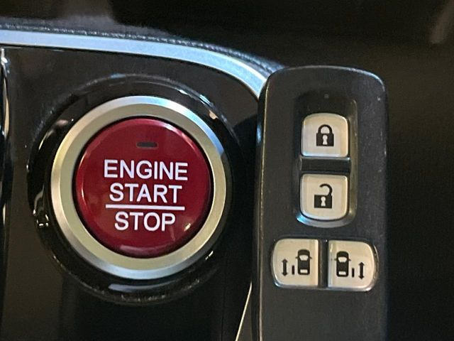 �yHonda�X�}�[�g�L�[�z�J�o����|�P�b�g�ɓ��ꂽ�܂܂ł��h�A�̎{���E�������\�ȃX�}�[�g�L�[�𑕔��B�G���W���̃I���E�I�t�����J�M�����o���K�v����������Ƃ��Ă��֗��ł���